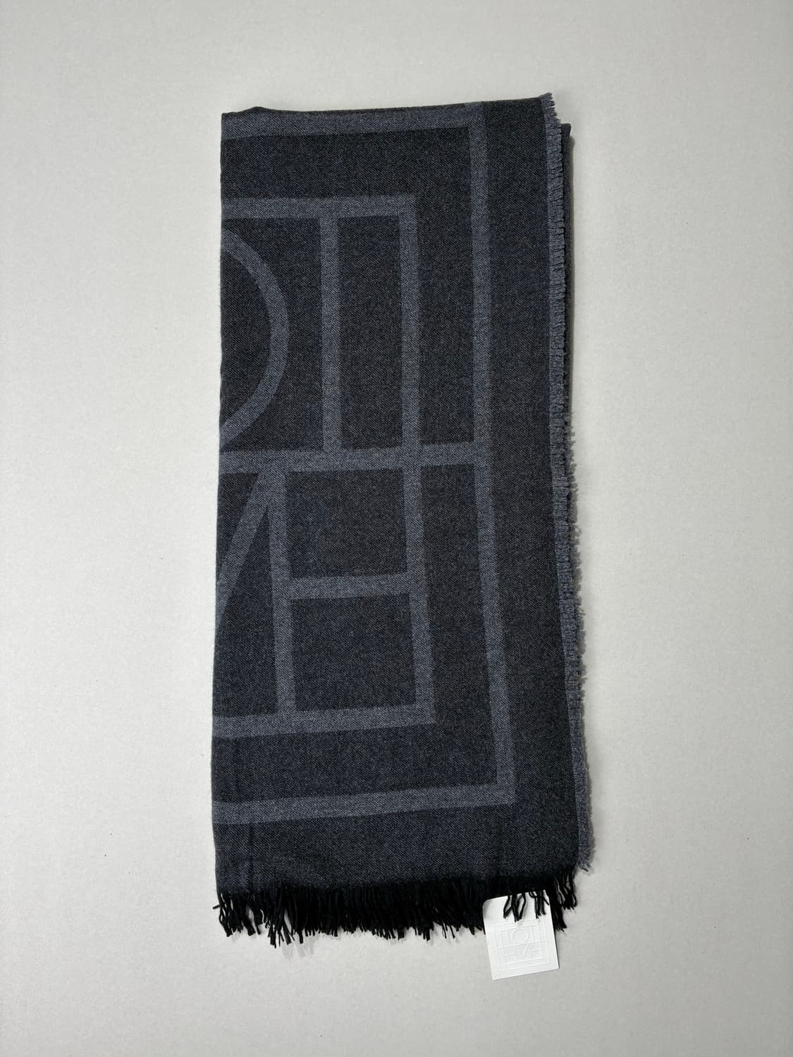 TOTEME 토템 모노그램 울/캐시미어 머플러 스카프 다크 그레이 상품이미지3