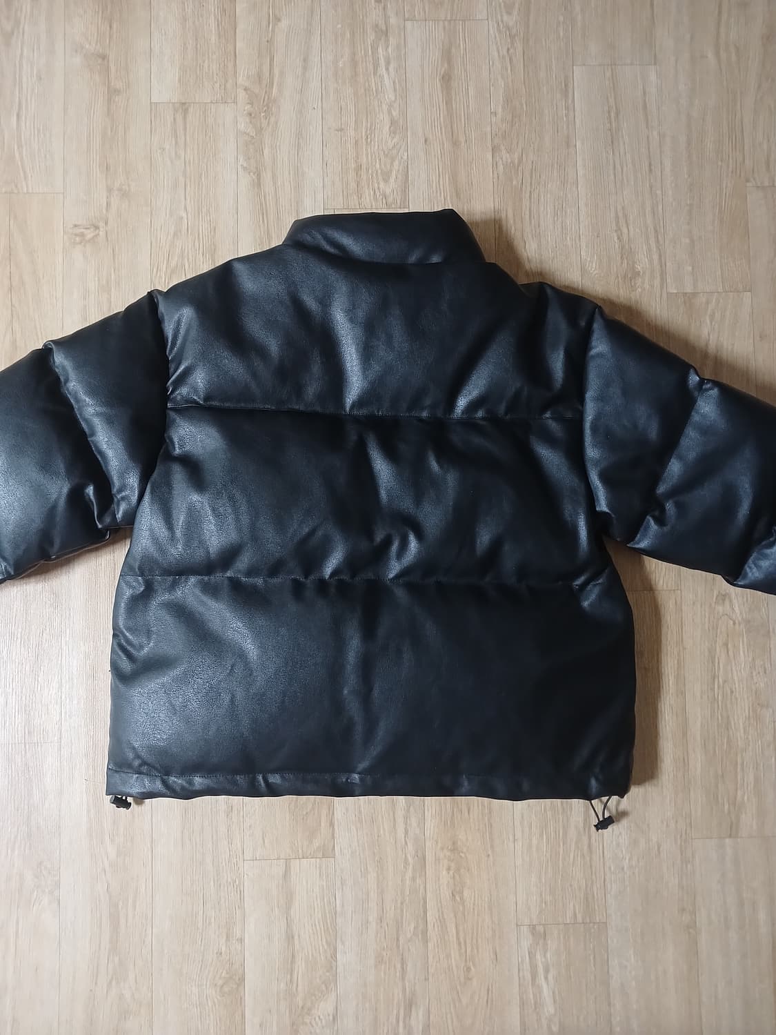 우이 숏 레더 덕다운 패딩 블랙 상품이미지3