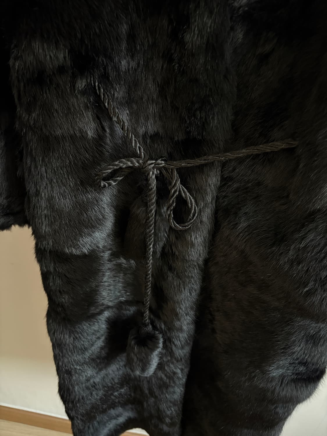 리얼 토끼 블랙 롱코트 상품이미지3