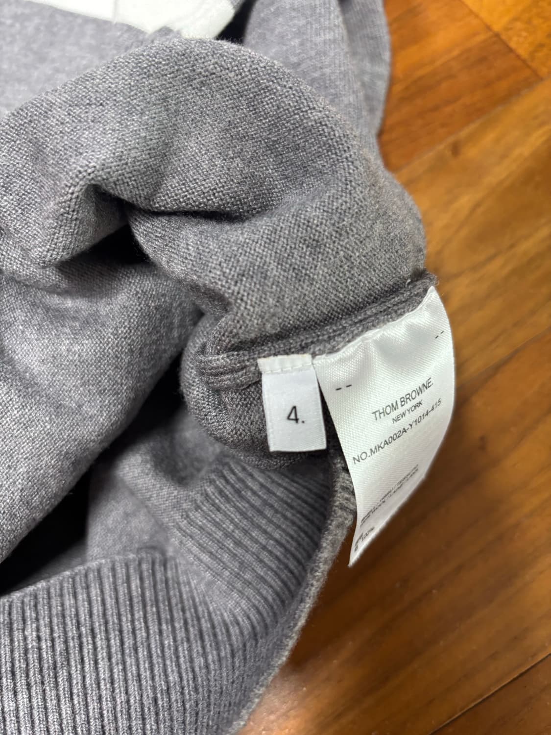 톰브라운 4바 니트 맨투맨 / 그레이 / 사이즈 4 상품이미지4