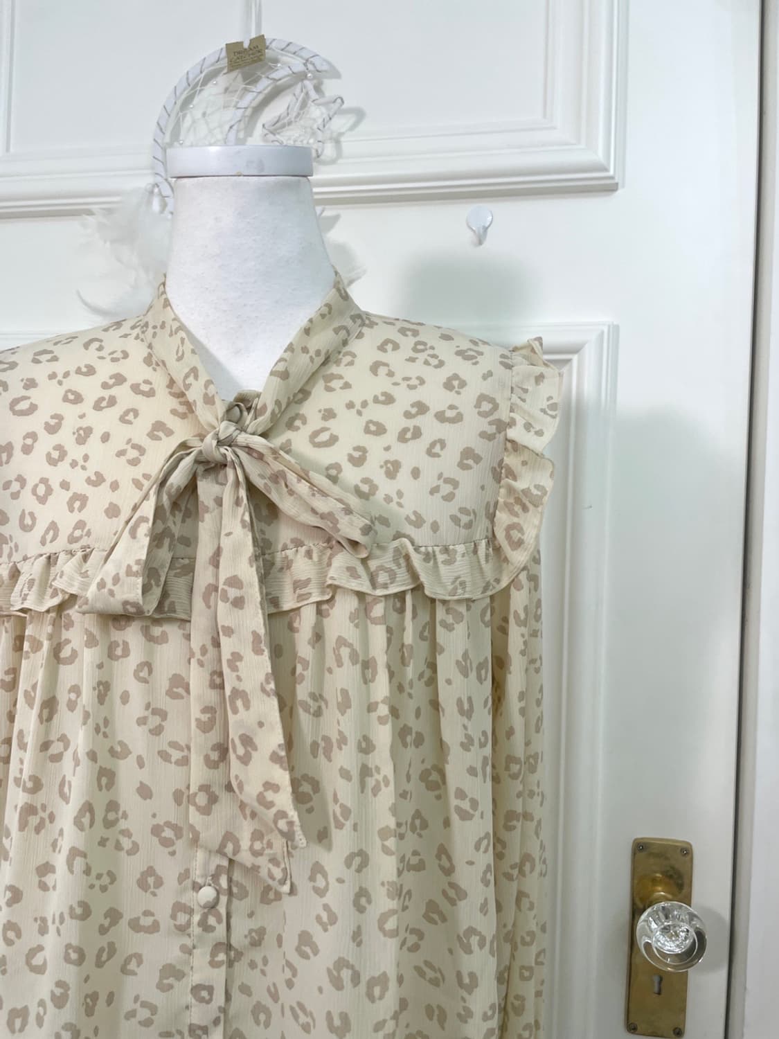 beige leopard ruffle bow blouse(size-F) 상품이미지6