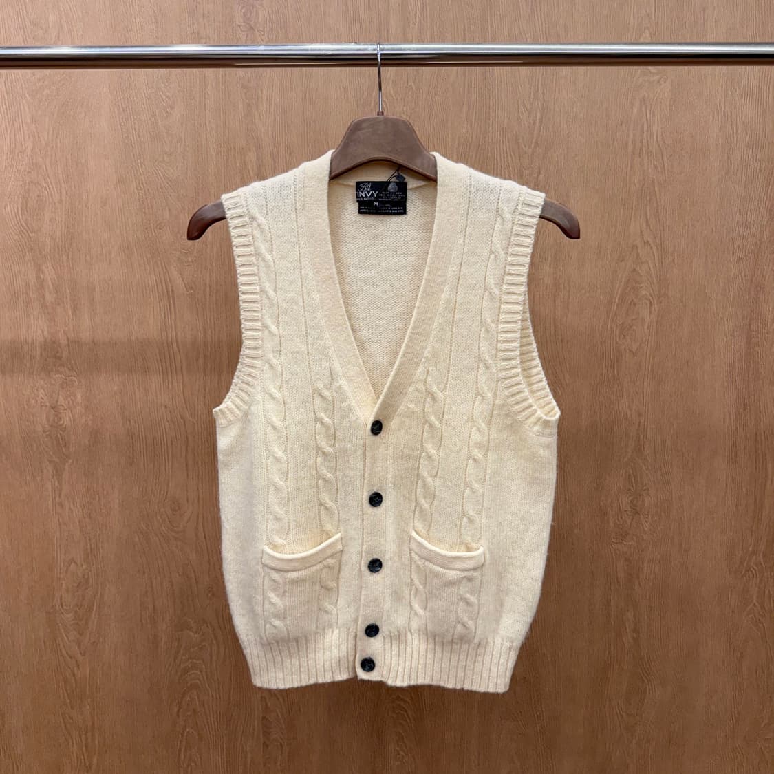 틴비 울 니트 베스트 케이블 짜임 버튼 포켓 브이넥 클래식 아이보리 상품이미지2