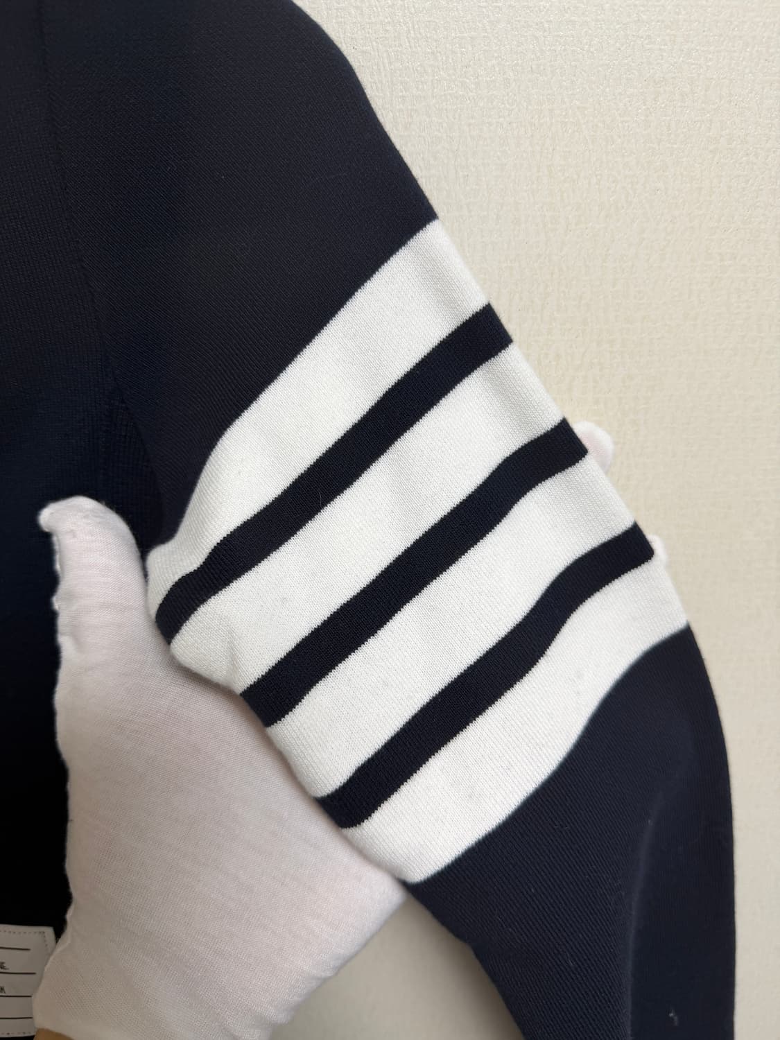 톰브라운 사선완장 네이비 맨투맨 (새상품) 상품이미지4