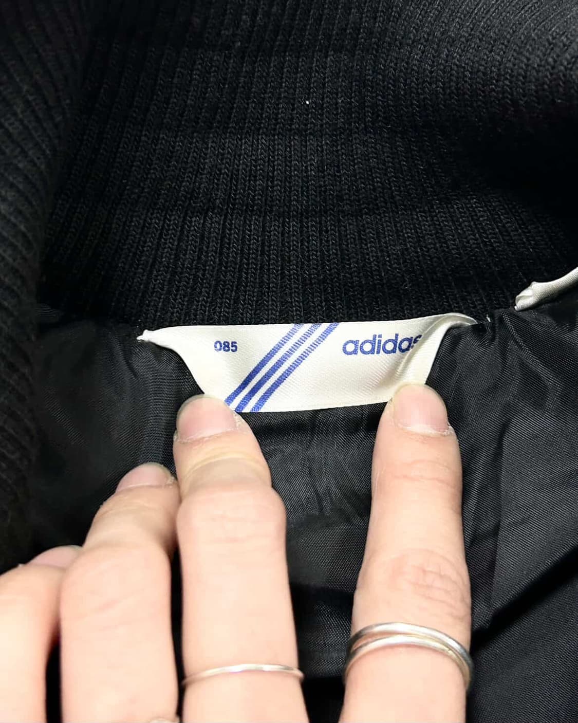 아디다스 실버로고 블랙 삼선 패딩조끼 상품이미지7