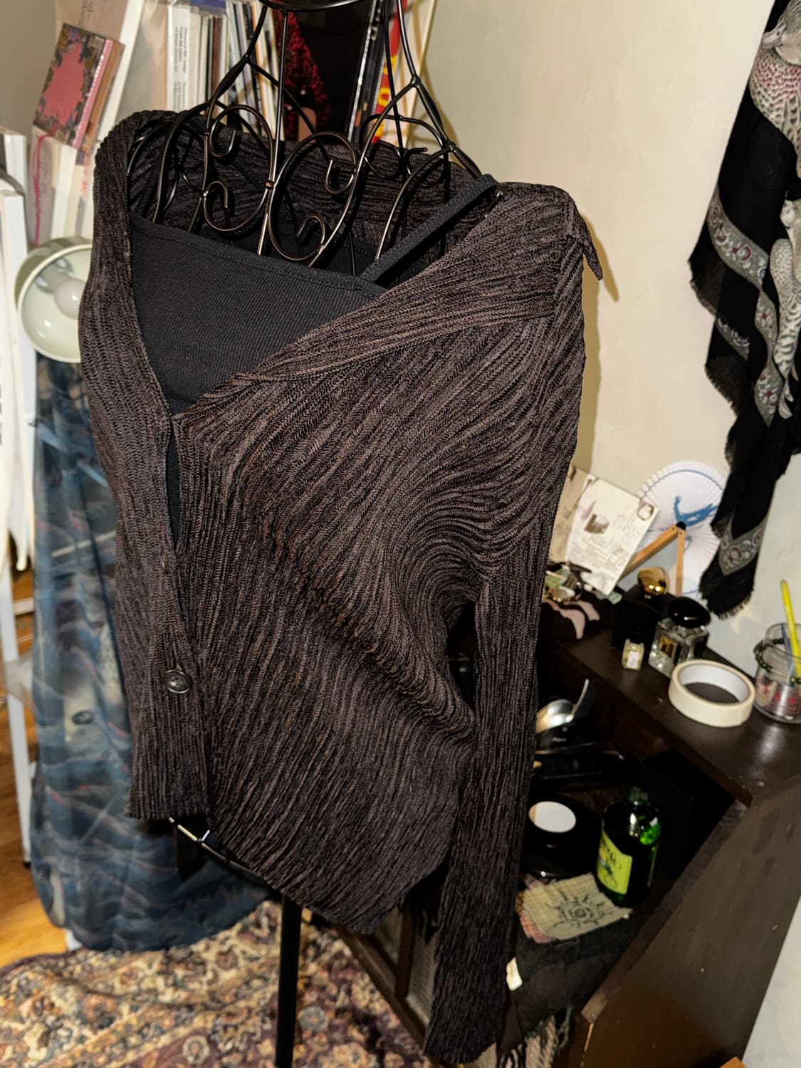 Dark choco crinkle blouse 상품이미지1