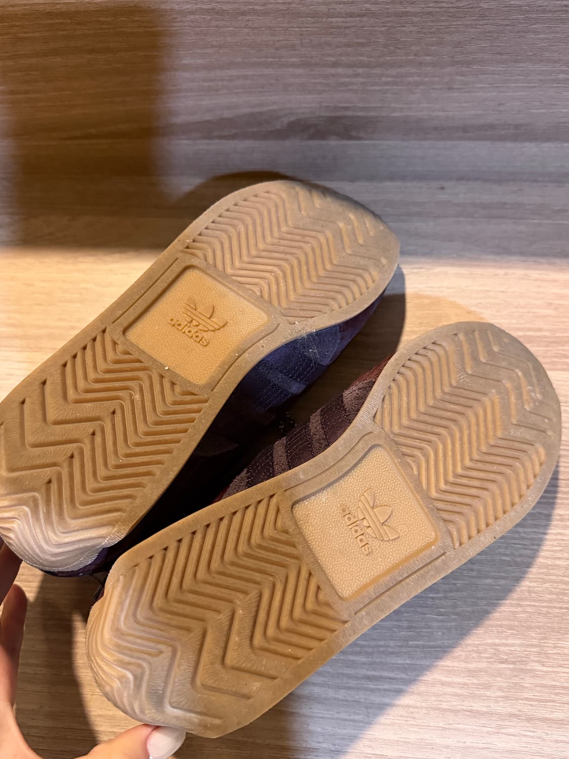 아디다스 송 포 더 뮤트 컨트리 OG 버건디 상품이미지3