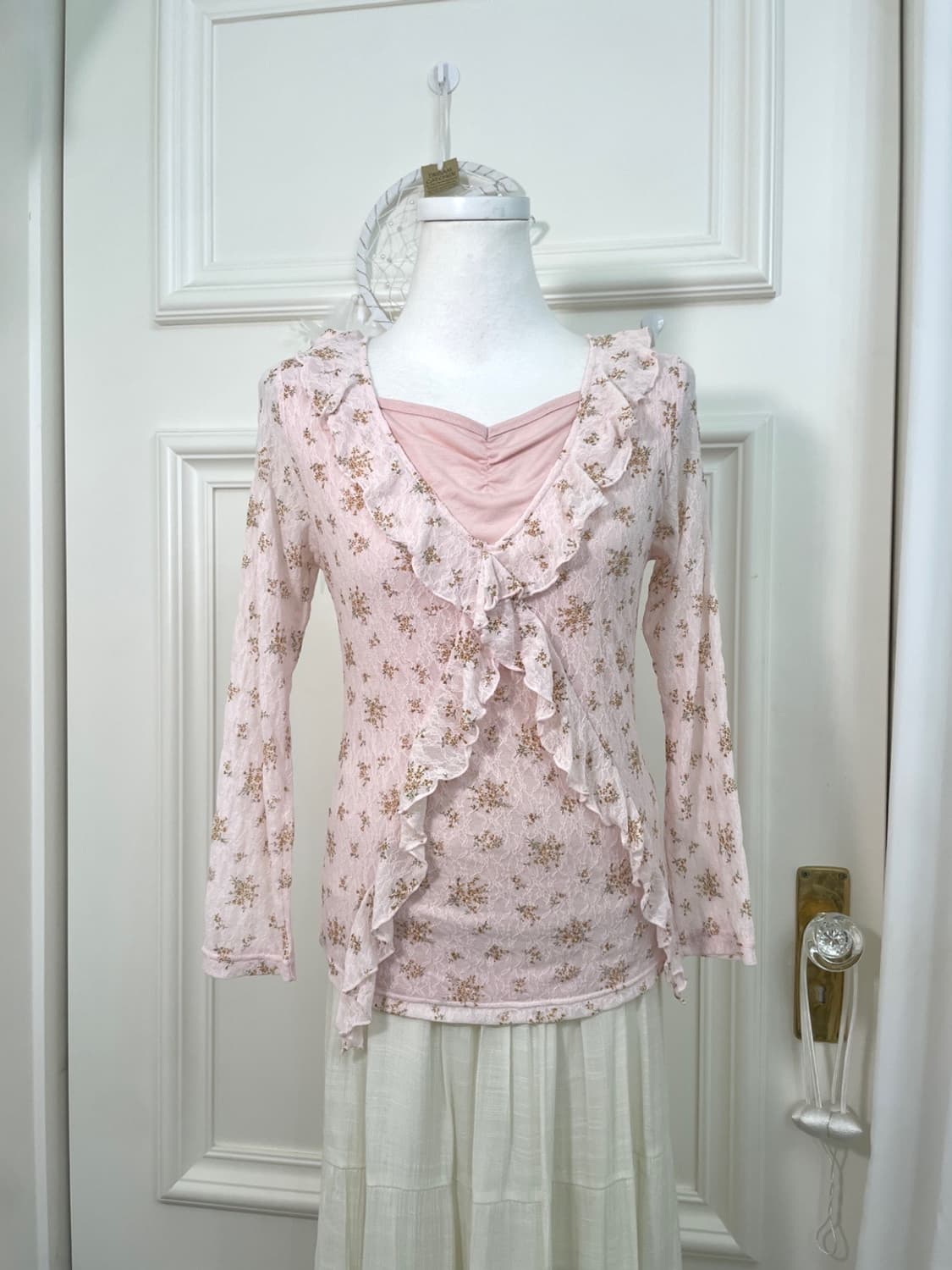 pink flower lace ruffle slim top(size-M) 상품이미지1