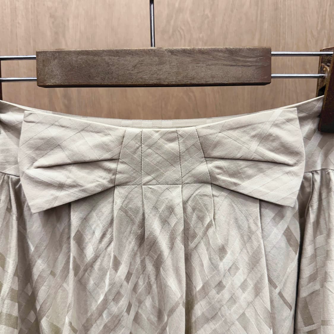 버버리 블루 라벨 체크 자카드 리본 디테일 플레어 스커트 베이지 상품이미지6