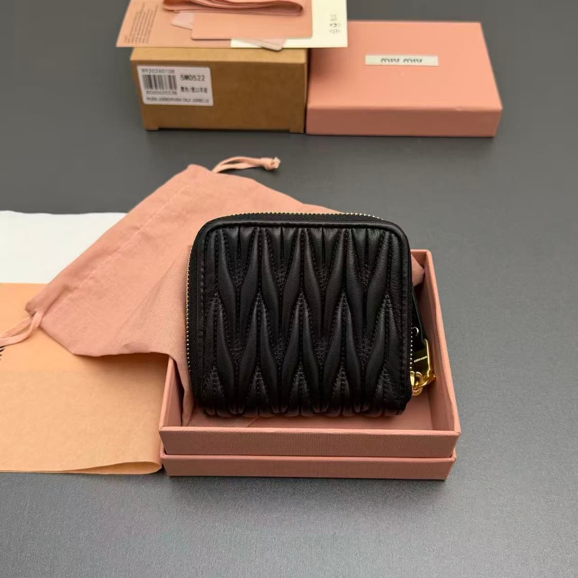미우 미우 마테라쎄 나파 가죽 동전 지갑 블랙 상품이미지8