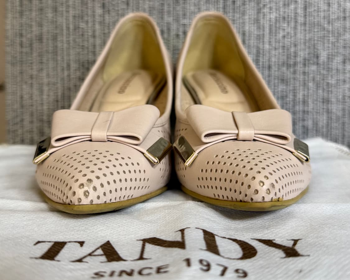 베카치노 핑크 베이지 가죽 펀칭 리본 미드힐 펌프스 구두 235 상품이미지2