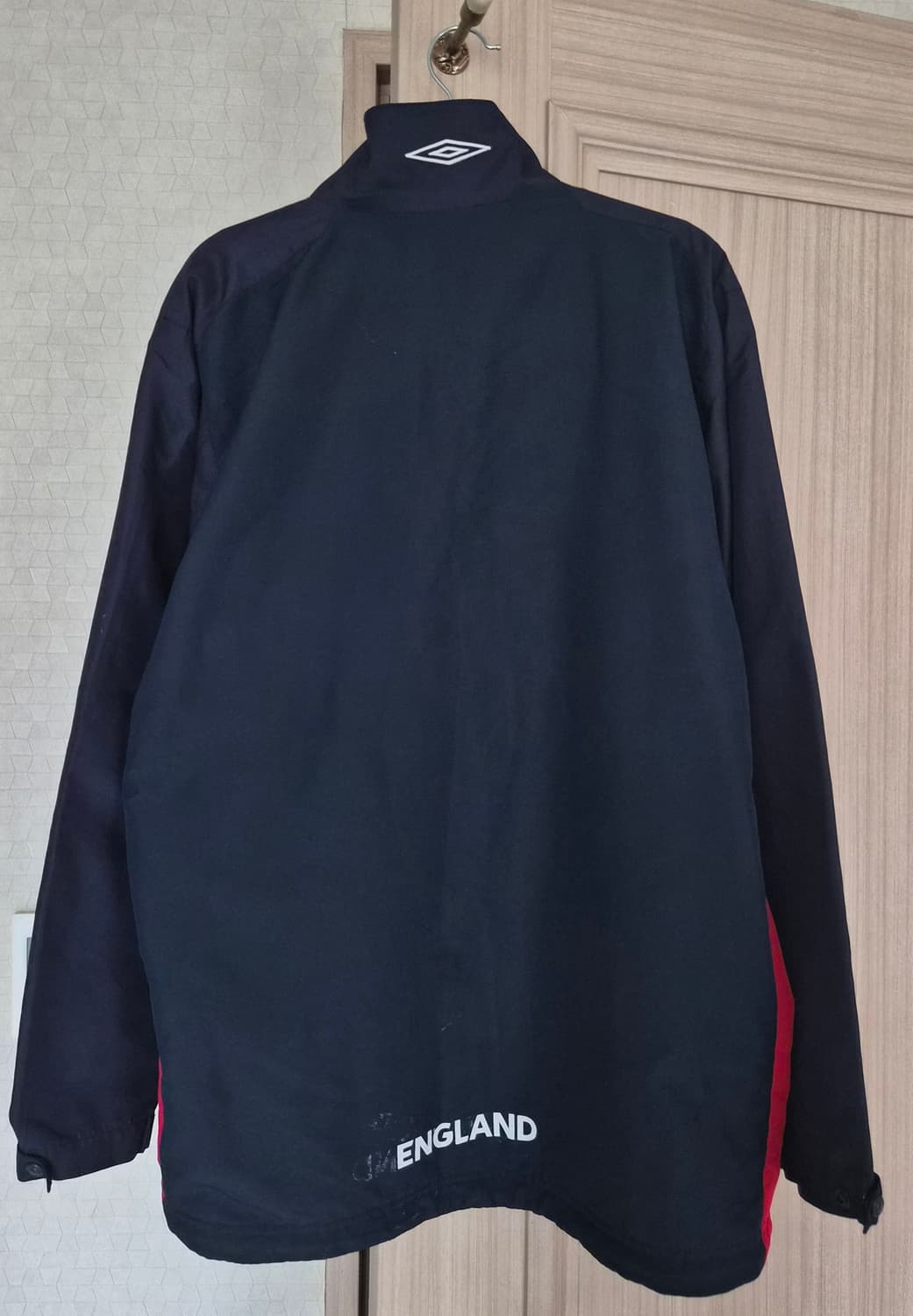 엄브로 네이비x레드 바람막이 상품이미지2