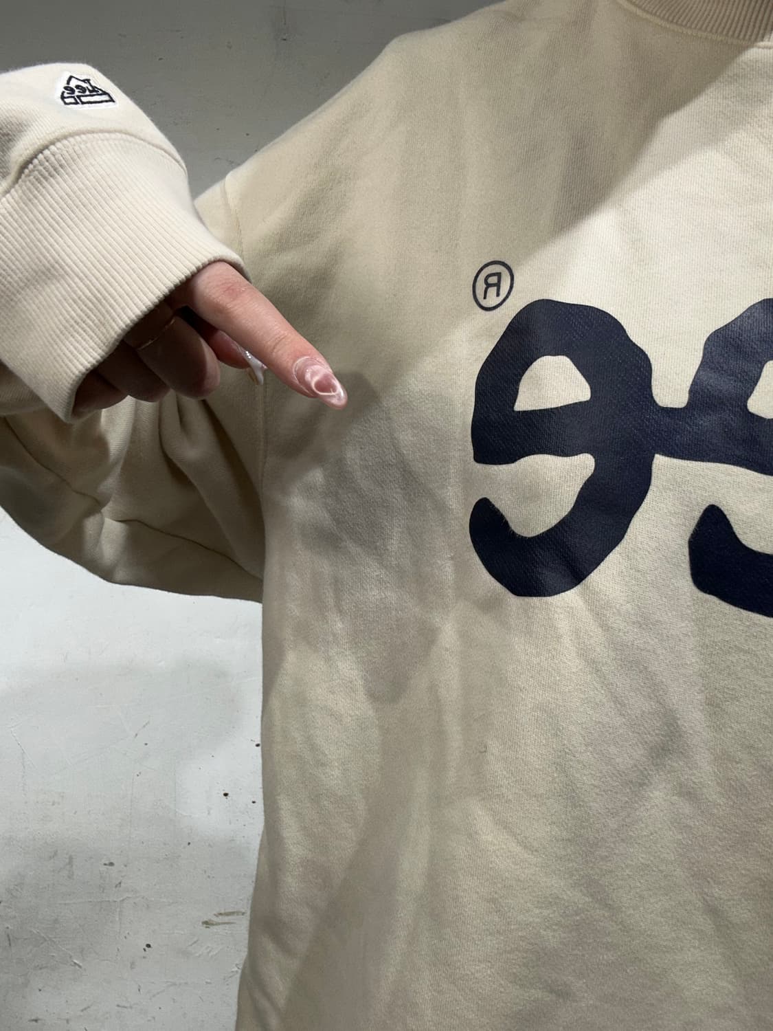 리 아이보리 빅 로고 오버핏 맨투맨 XL 상품이미지4