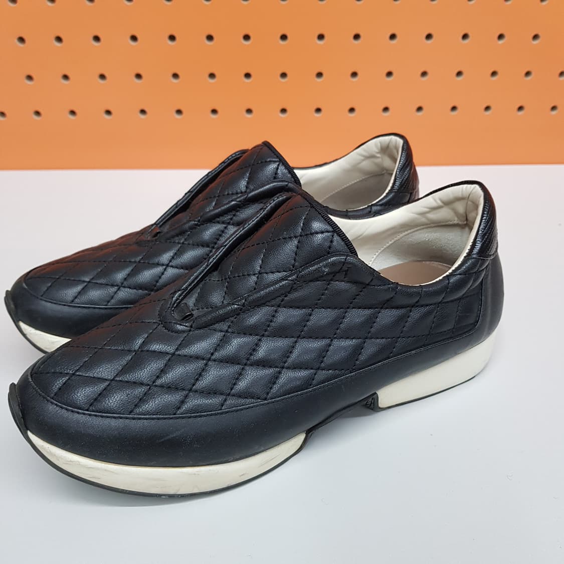 르베이즈 퀄팅 레더 슬립온 슈즈 240사이즈 상품이미지2