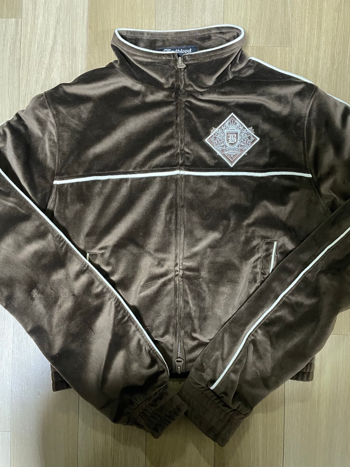 배드블러드 라이온 크레스트 벨벳 집업 - 브라운 S 상품이미지4