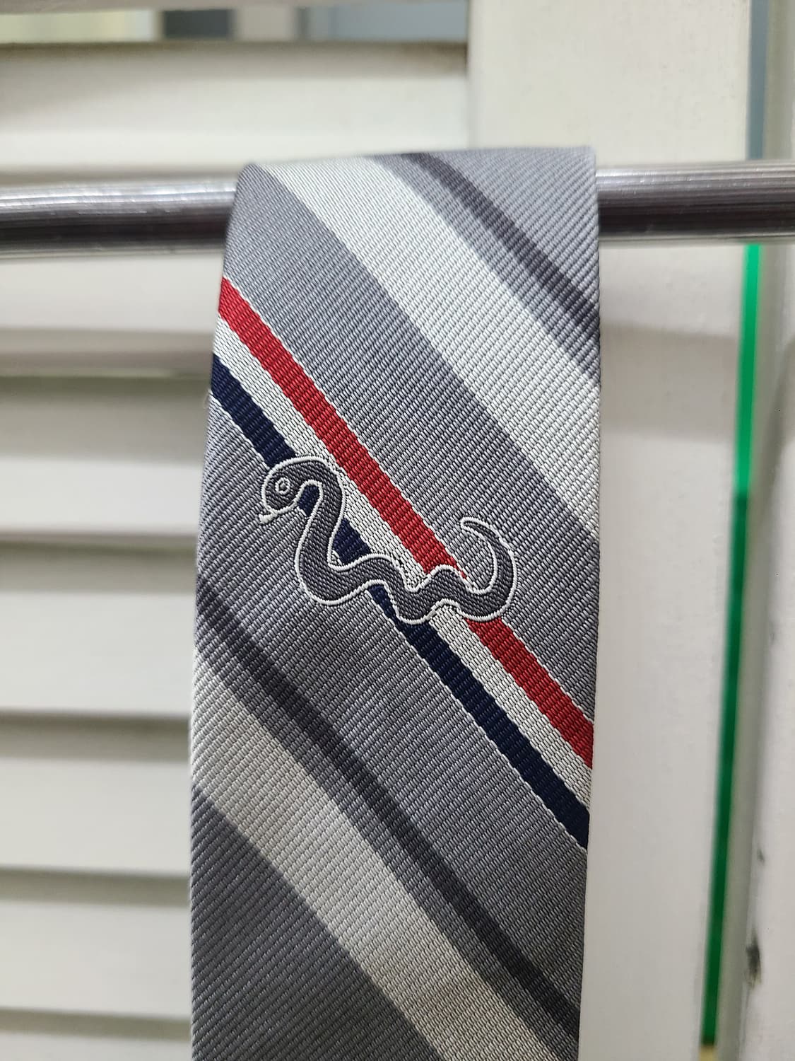 톰브라운 스네이크 슬림 타이 상품이미지2