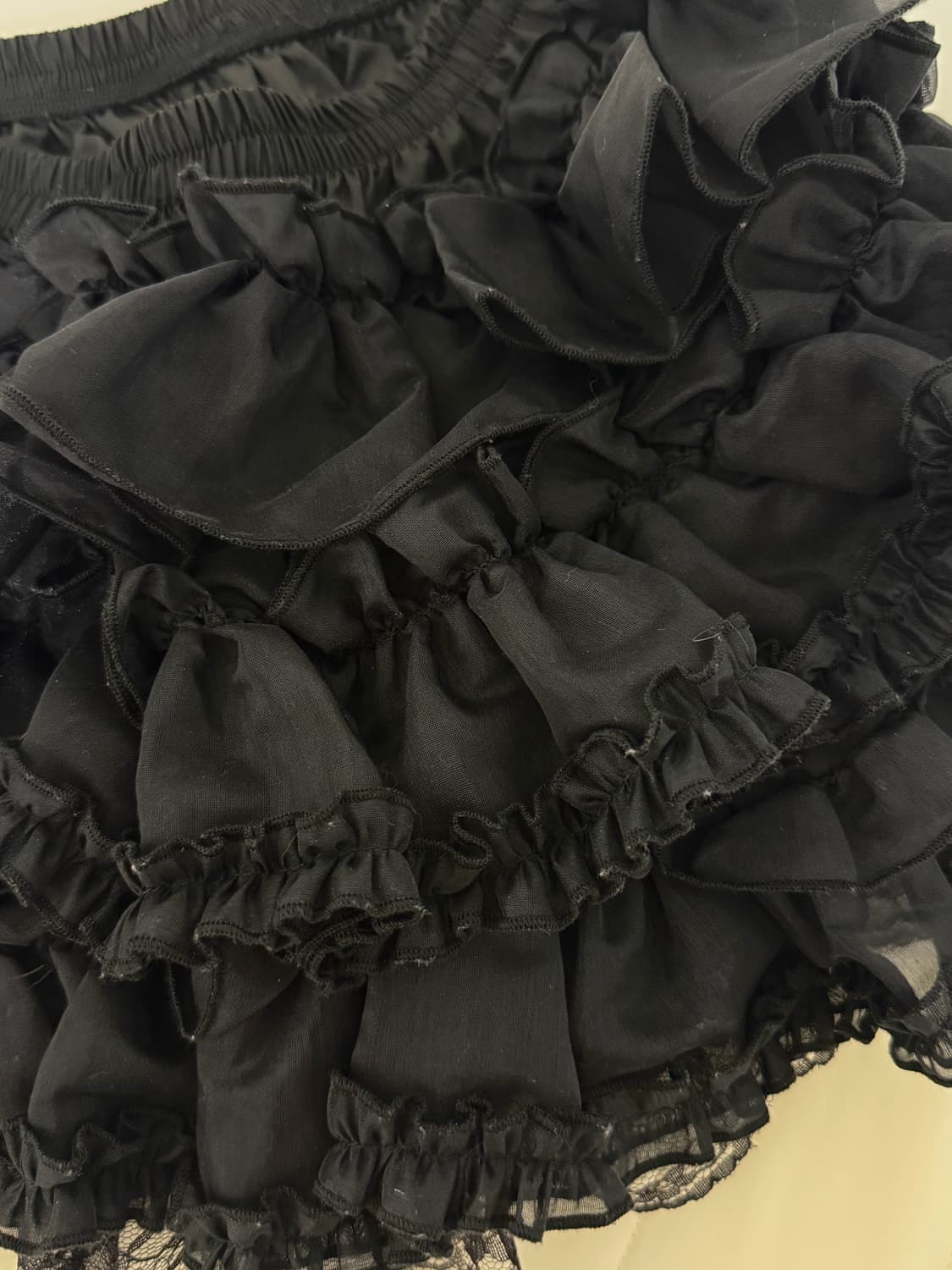 러프넥 튜튜스커트 블랙 상품이미지3