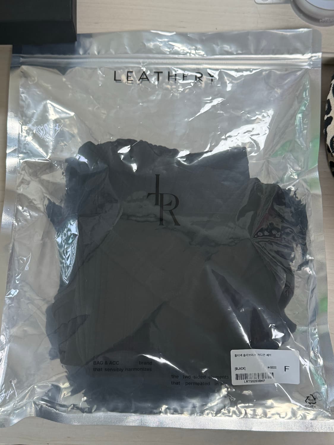 [새상품] 레더리 홀터넥 슬리브리스 가디건 세트 상품이미지5