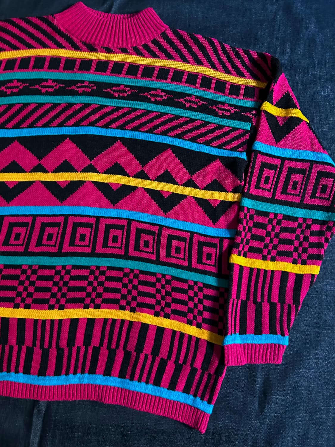 빈티지 패턴 터틀넥 니트 상품이미지4