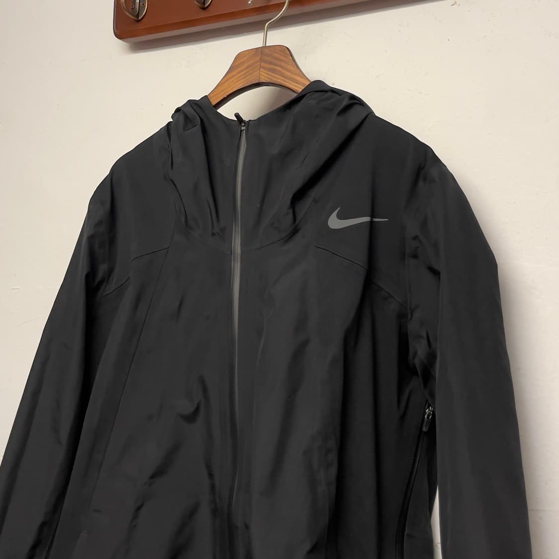 나이키 (우먼) 러닝 에어로 쉴드 바람막이 자켓   상품이미지2