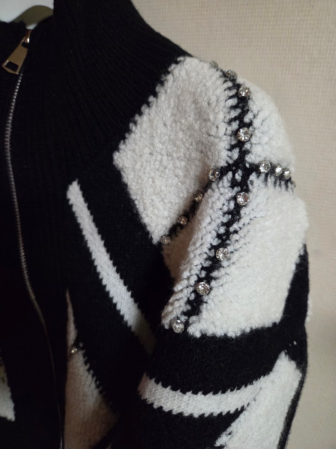 르니앤맥코이 다이아몬드 니트 집업 FF 새제품 상품이미지2