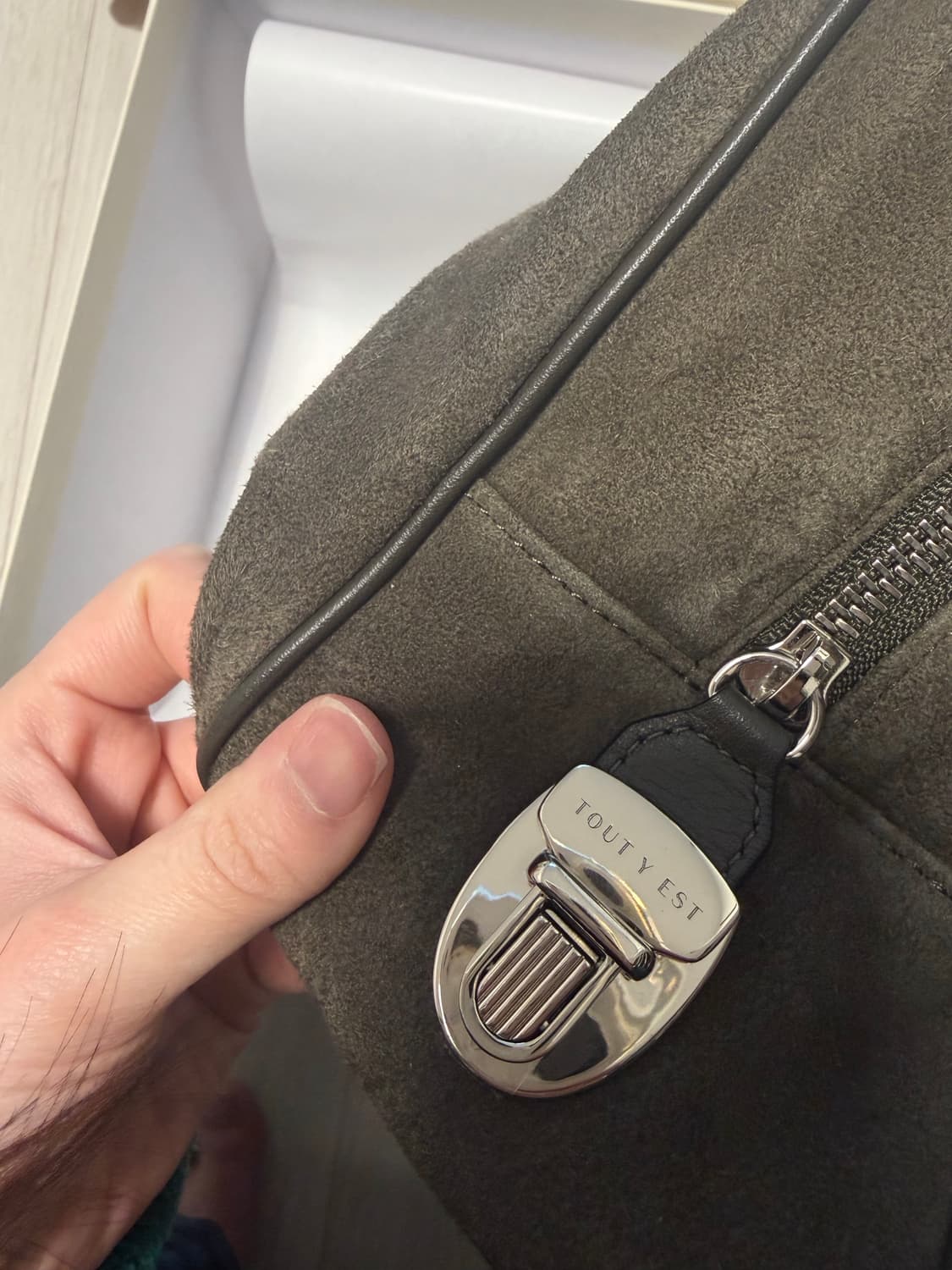 투티에 SAC LOQUET 로케백 스웨이드 카키 (새상품급) 상품이미지3