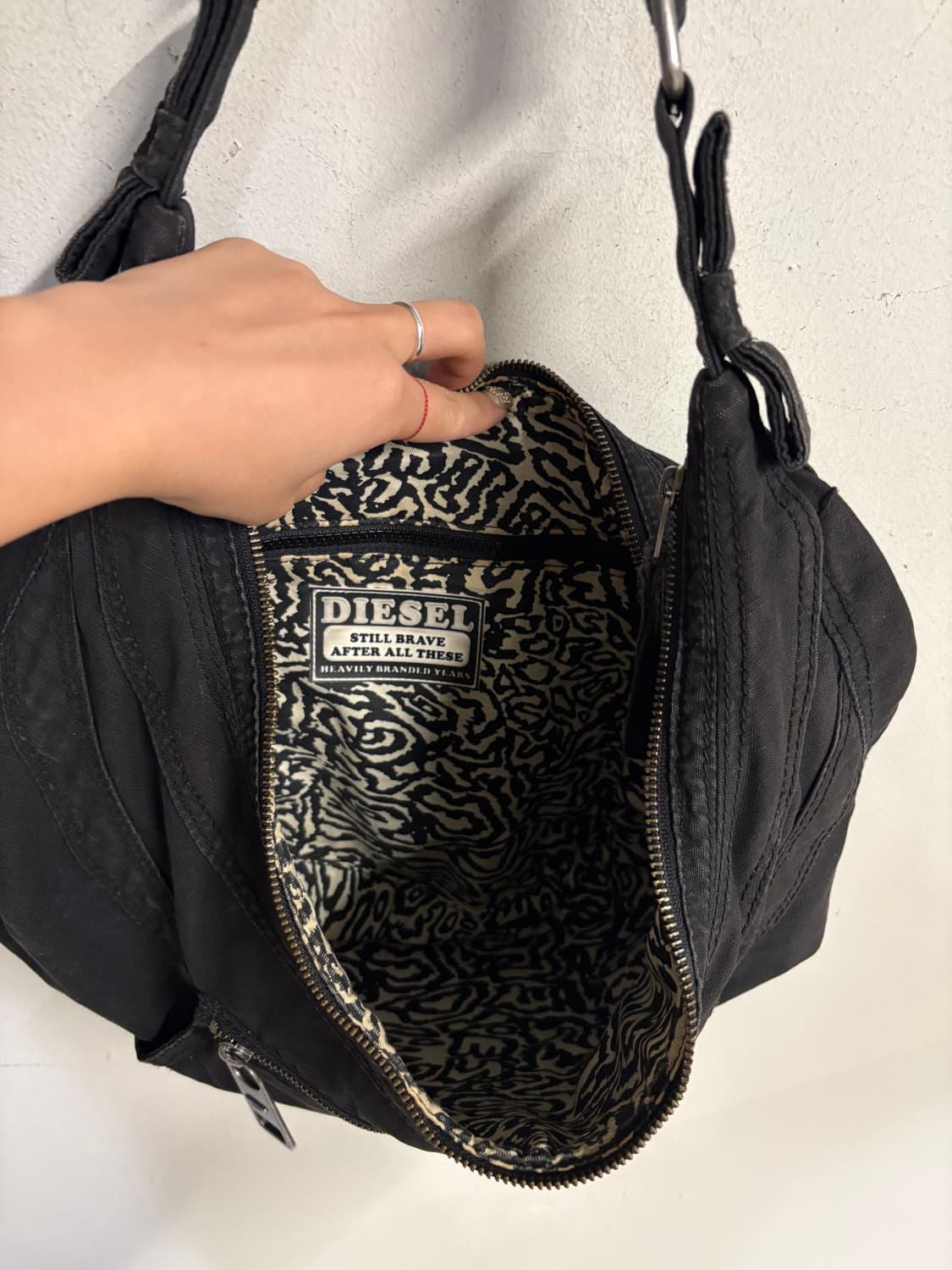DIESEL archive shoulder bag black  상품이미지8