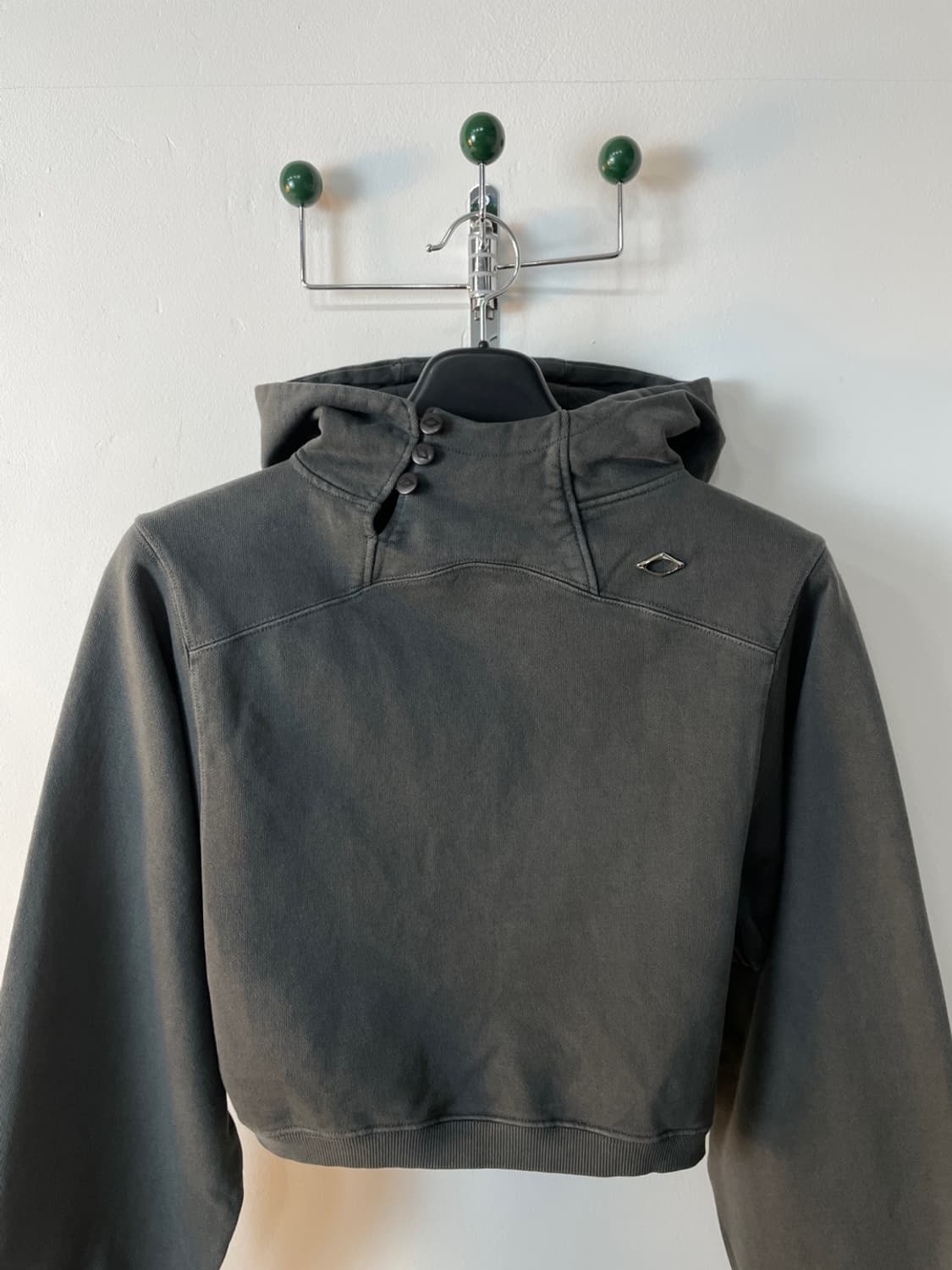 미스치프 사이드 버튼 업 크롭 후드 상품이미지4