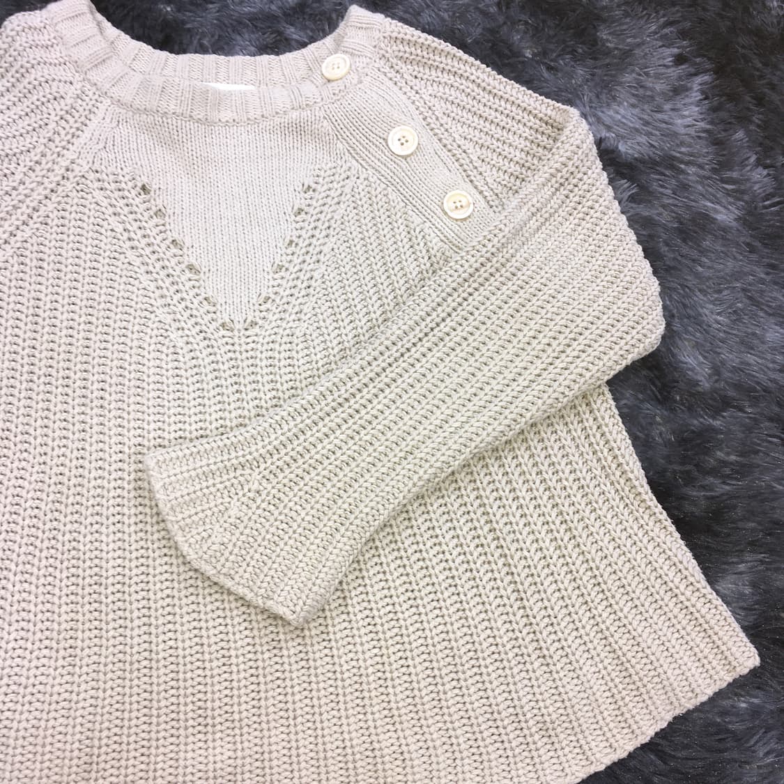 투티/0321 DEAREST 오프숄더 니트 오픈버튼 플레어 모리걸 러블리 상품이미지6