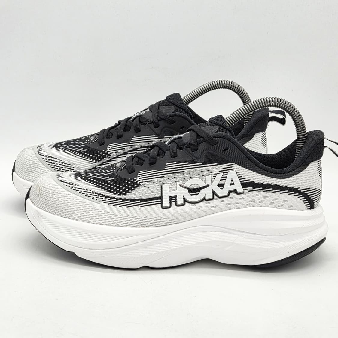  호카 우먼스 스카이플로우 블랙 화이트 (245 wide)  상품이미지1