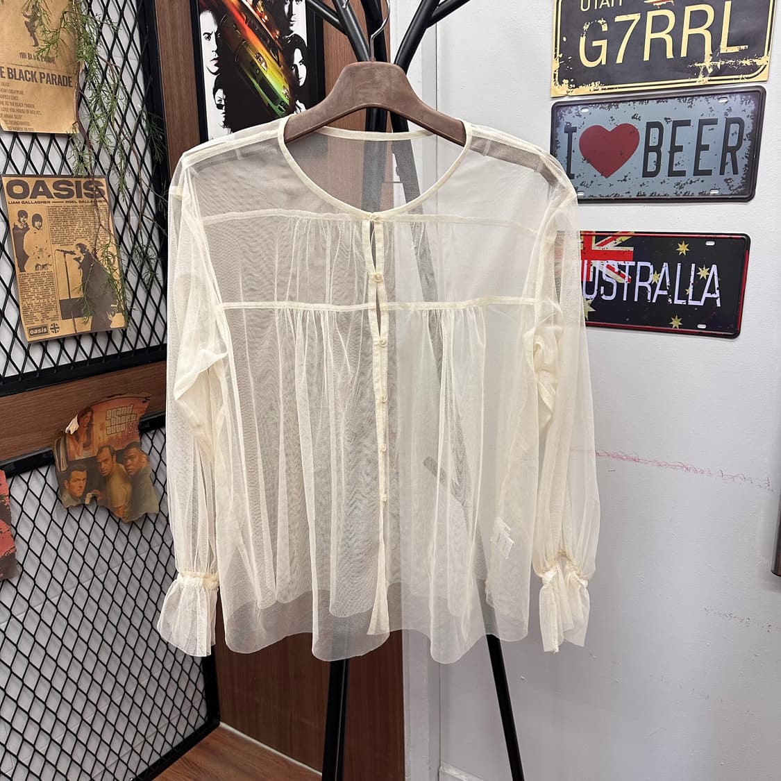 Beige Sheer Long sleeve Blouse 상품이미지1