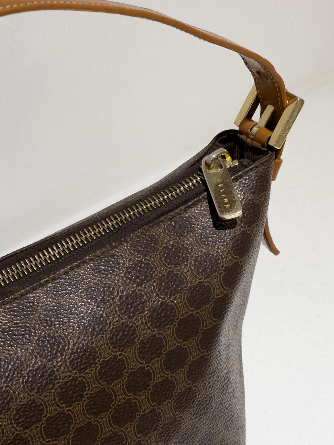 셀린느 트리오페 마카담 숄더백 상품이미지6