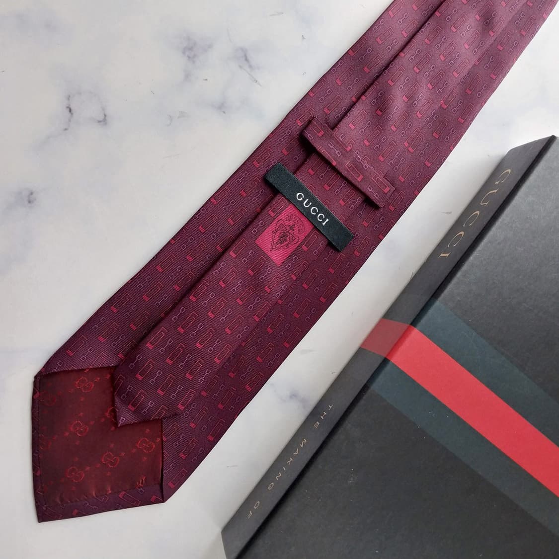 구찌 g로고 전체 패턴 넥타이 버건디 컬러 9.3cm A등급 K2620 상품이미지8