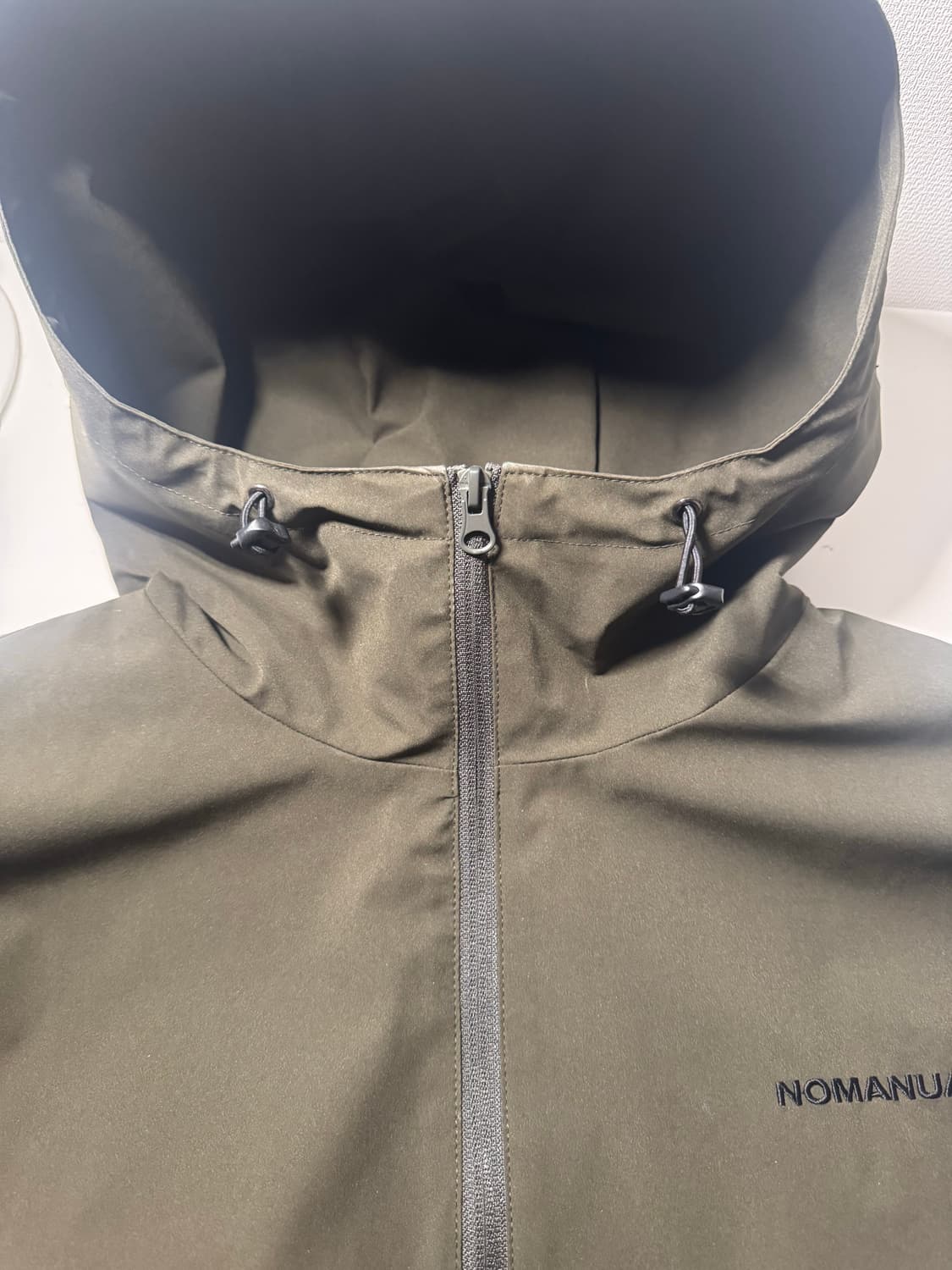 노메뉴얼 카키색 바람막이 판매합니다 상품이미지2