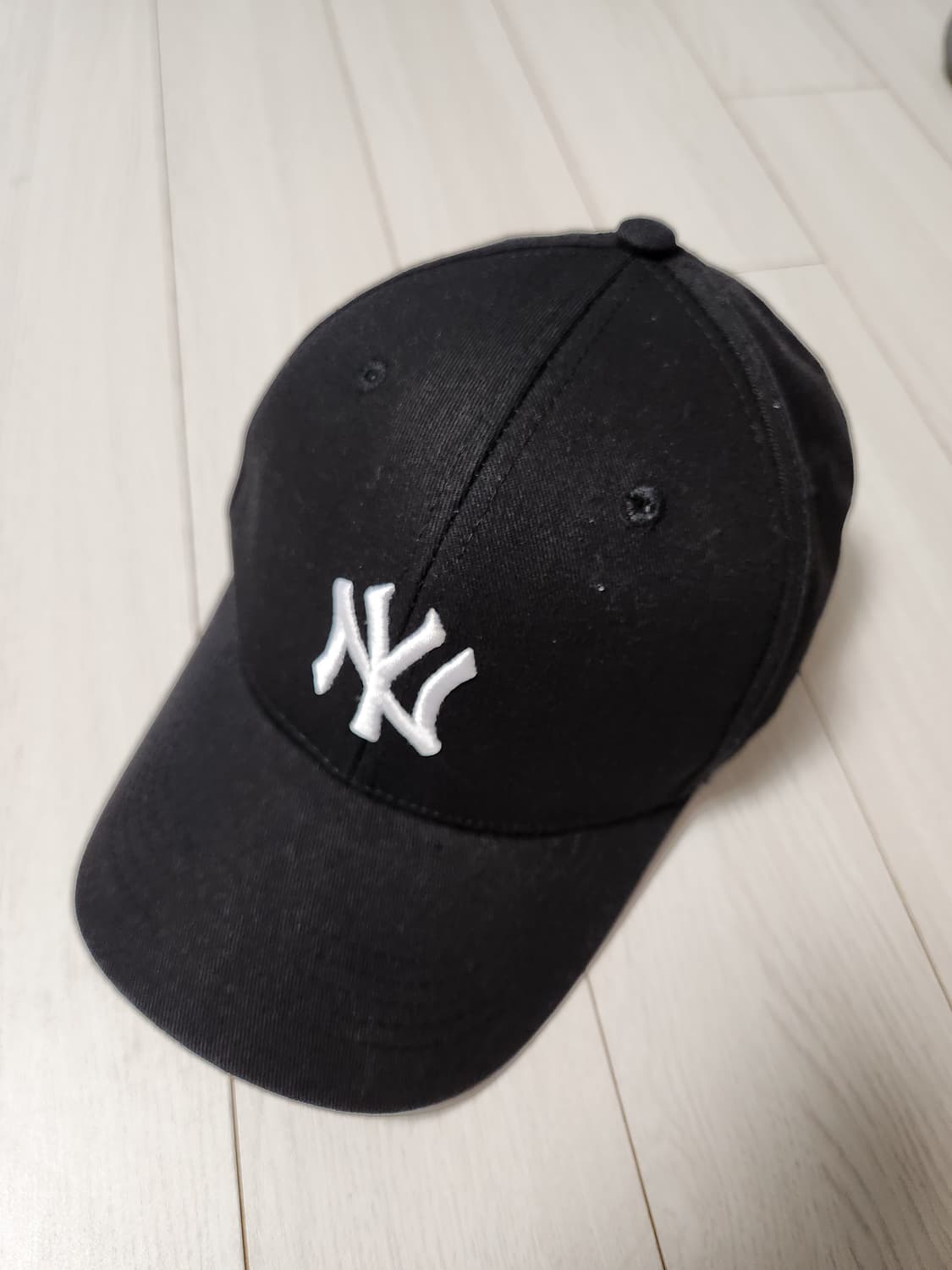 MLB 블랙 볼캡 모자(새상품급)

오염 하자없이 깨끗해요^^

세탁해뒀 상품이미지1