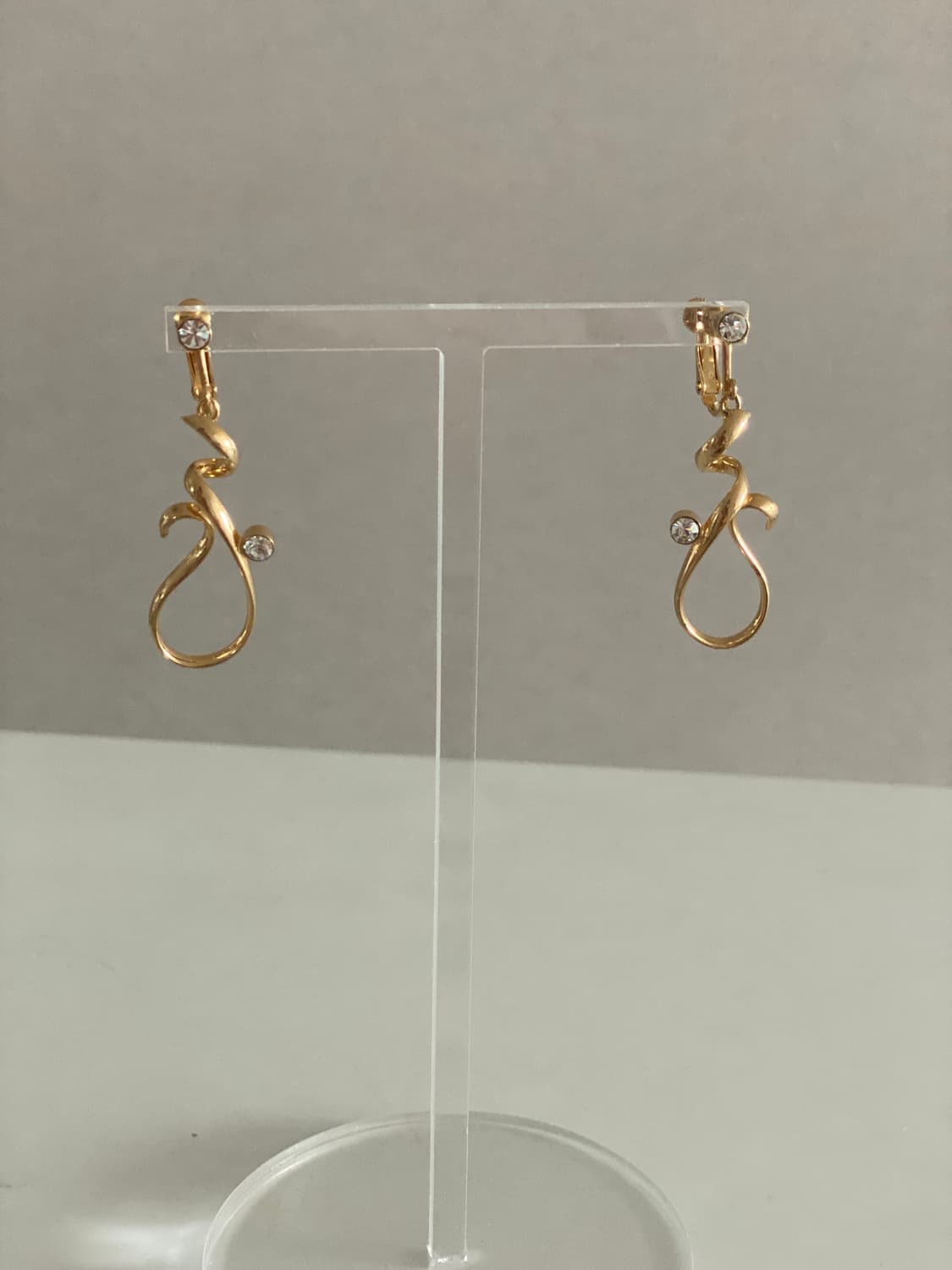 골드톤 웨이브 귀찌형 귀걸이 상품이미지6