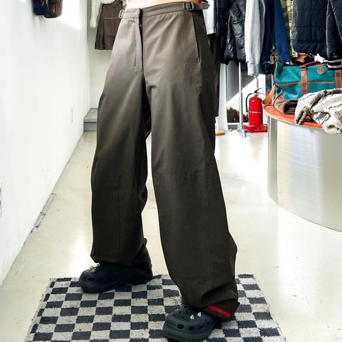 프라다 오리지널 레드 라벨 올리브 카키 고어텍스 팬츠 상품이미지1