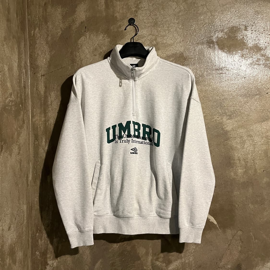 엄브로 반집업 맨투맨 상품이미지1