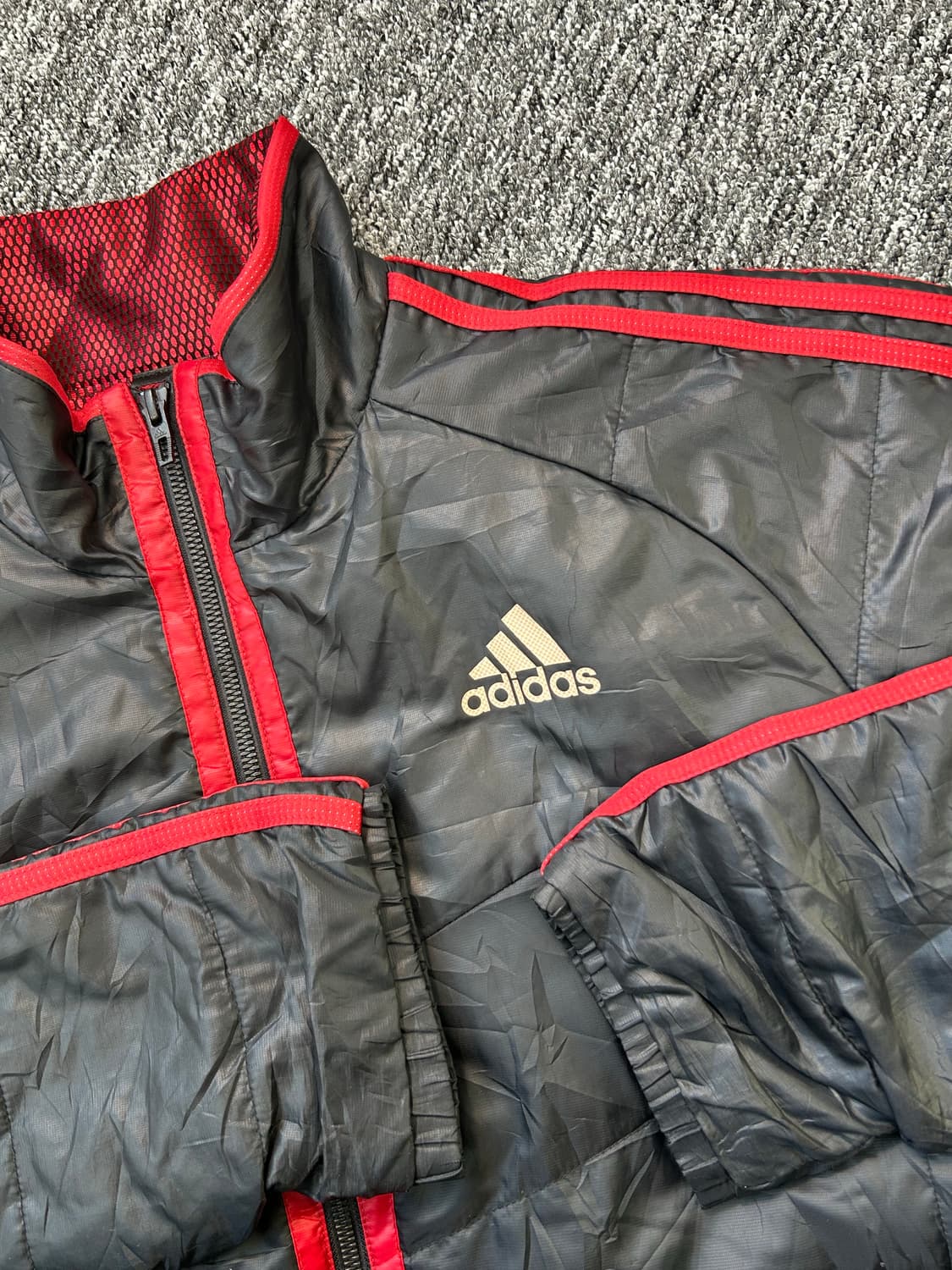 아디다스 블랙 레드 누빔 바람막이 L 상품이미지5