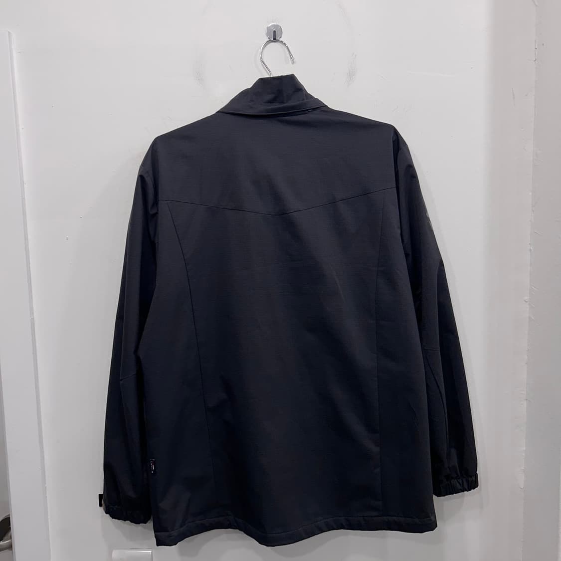 밀레 글로시 절개 포켓 나일론 하이넥 바람막이 상품이미지5