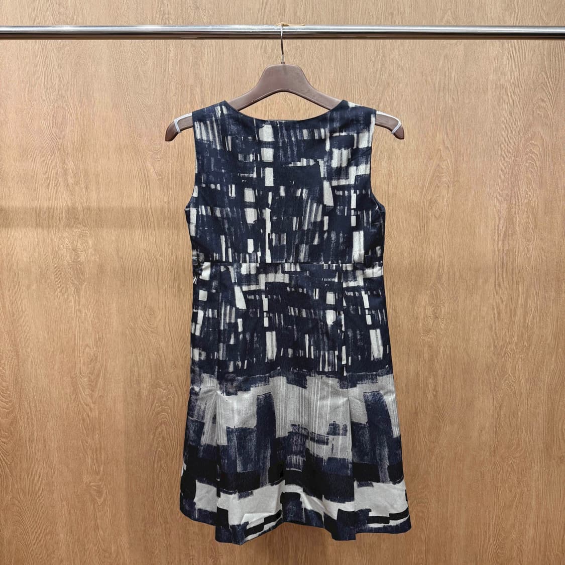 막스마라 위켄드 슬리브리스 원피스 모노톤 추상 패턴 디테일 블랙 상품이미지3