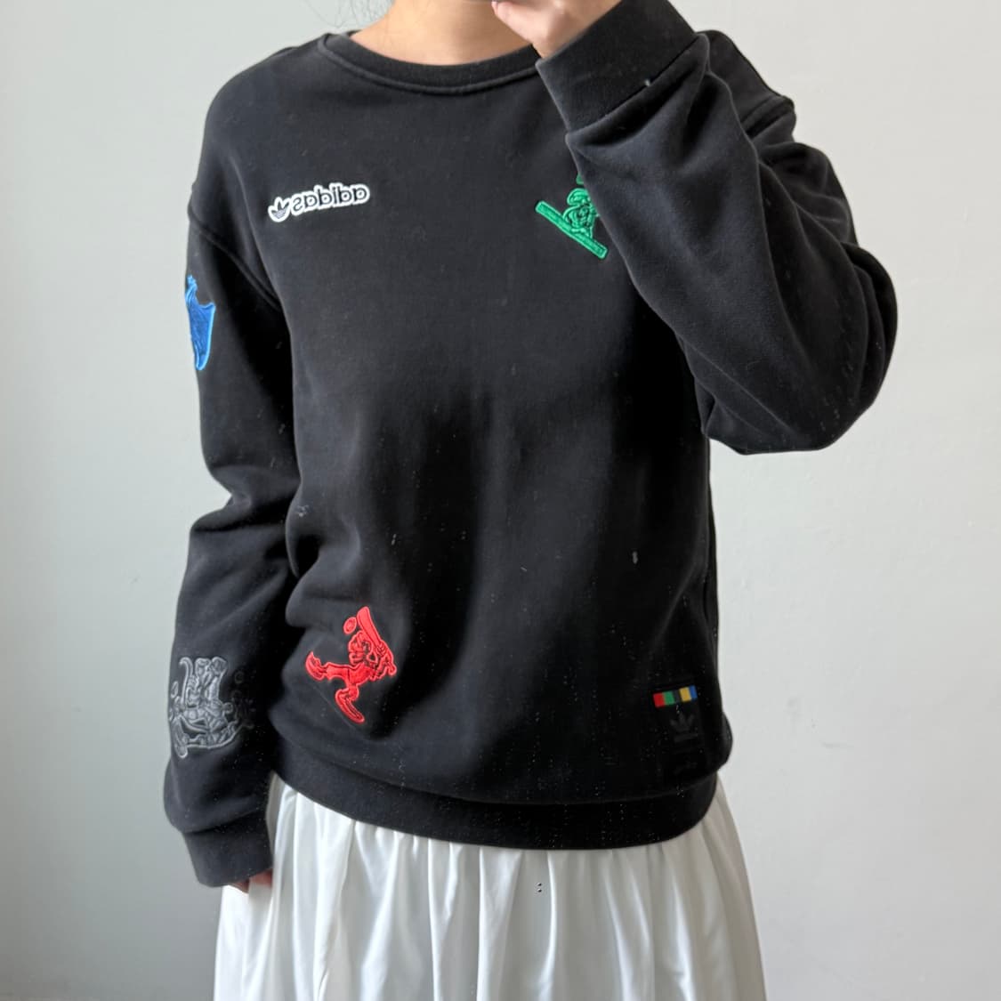 [L] 아디다스 디즈니 콜라보 구피 자수 맨투맨 상품이미지1