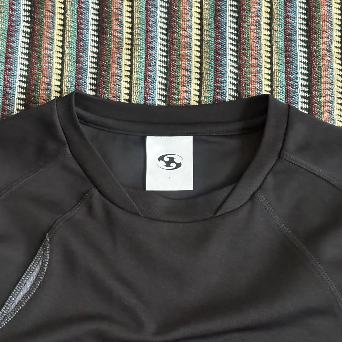 산산기어 팔로잉 패널 티셔츠 블랙 상품이미지3