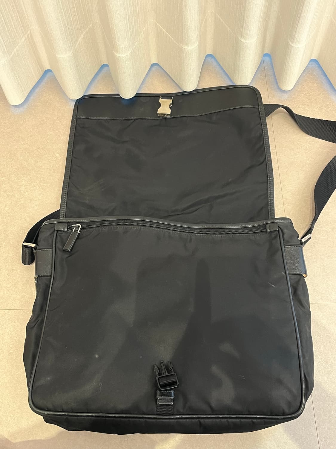 프라다 나일론 메신저 가방 상품이미지5