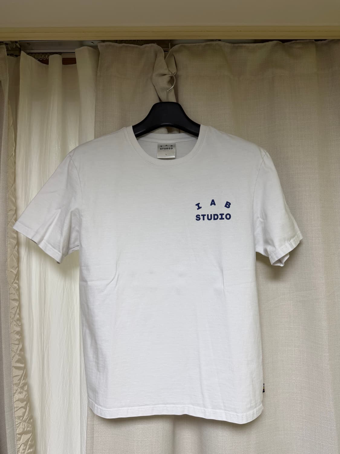 아이앱스튜디오 반팔티 화이트 블랙 상품이미지1