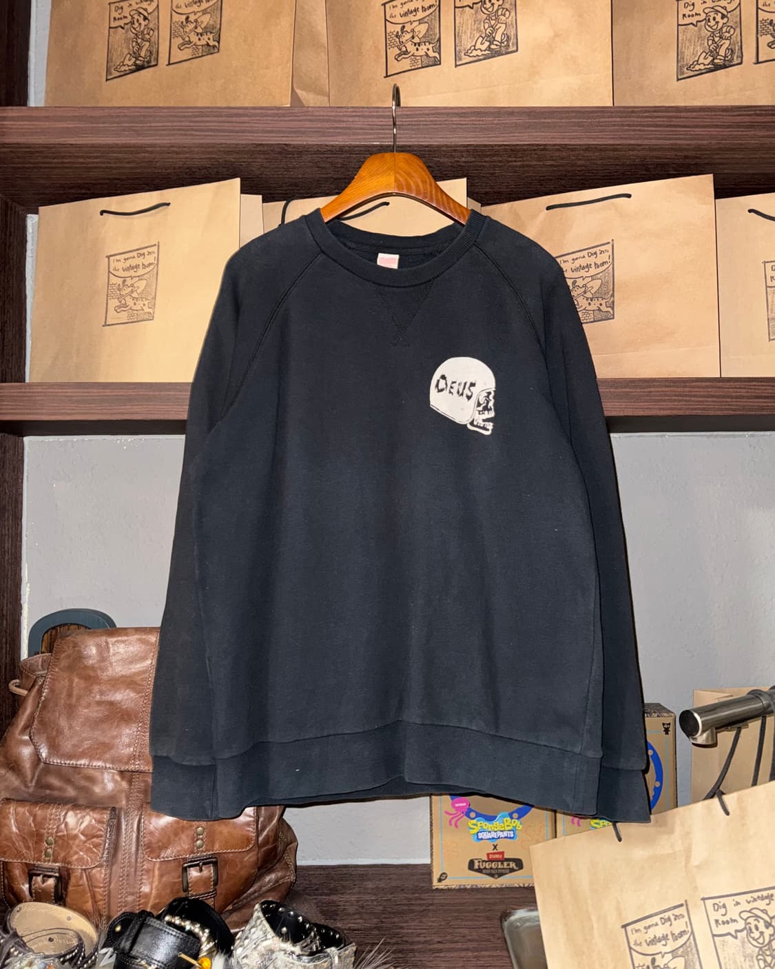 데우스 엑스마키나 맨투맨 상품이미지2