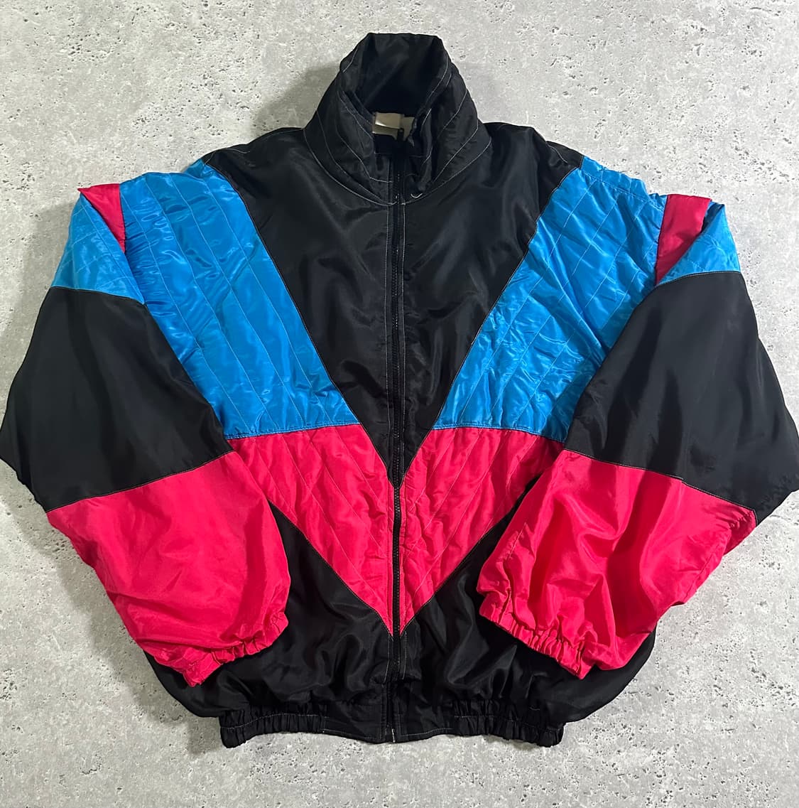 멀티 컬러 블로킹 쉐브론 퀼팅 2WAY 바람막이 상품이미지2