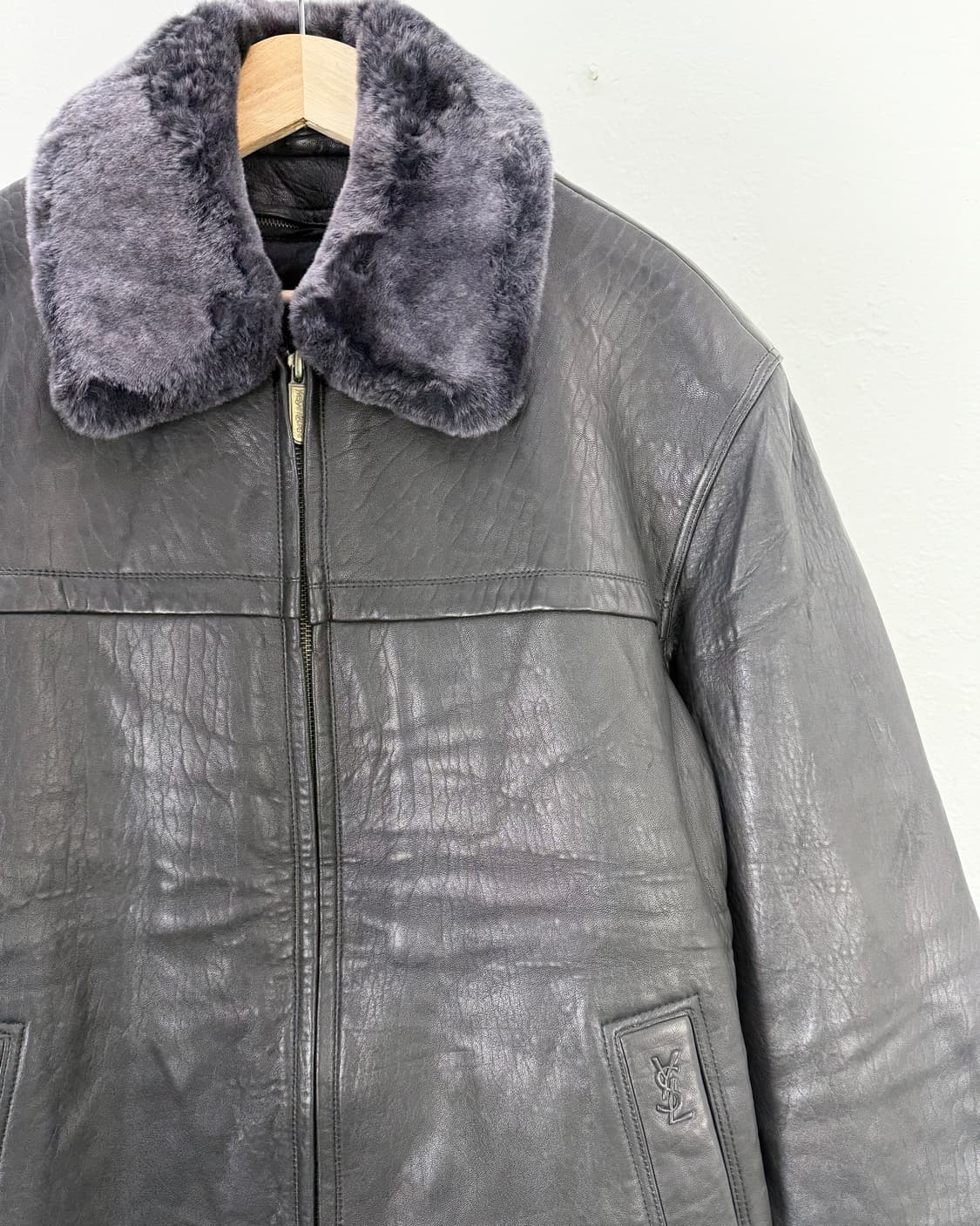 90s 이브 생로랑 블랙 퍼 카라 클래식 쉽스킨 레더 자켓 상품이미지3