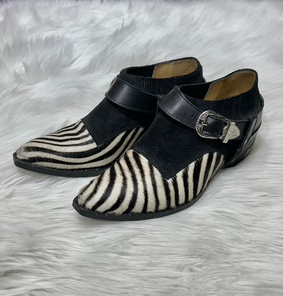 toga pulla shoes 토가 풀라 송치 버클 디테일 구두 상품이미지1