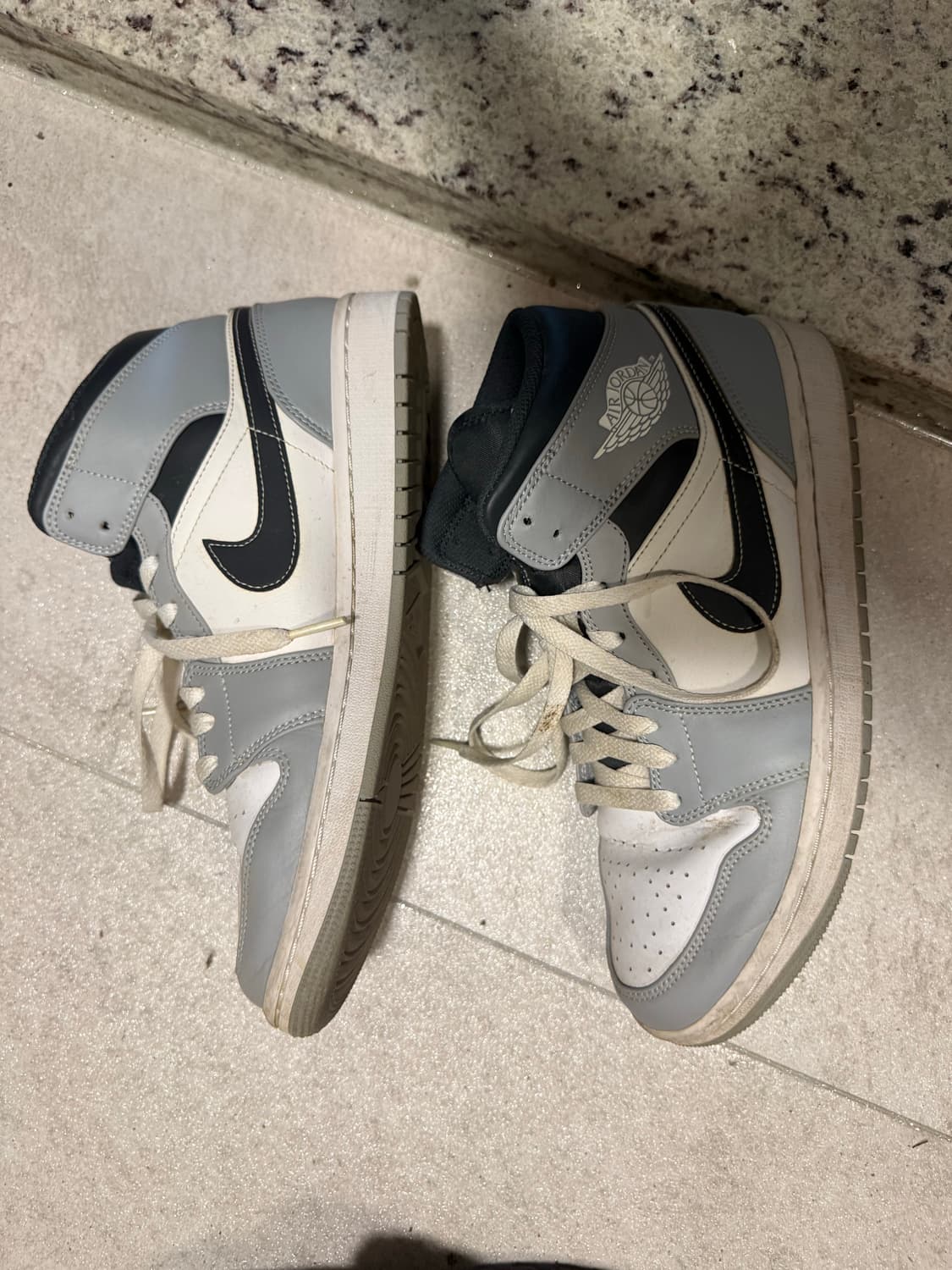 조던 1 미드 라이트 스모크 그레이 앤트러사이트 상품이미지1