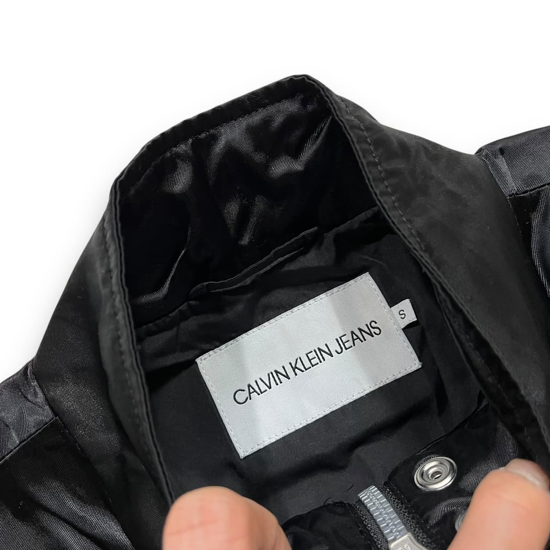 캘빈 클라인 딥 다크 글로시 나일론 봄버자켓 상품이미지6